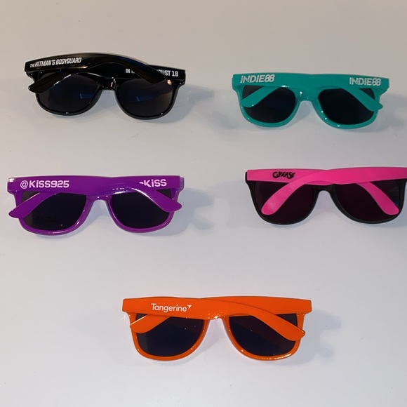 5 Piece Plastic Sunglass Bundle - Picture 2 of 2